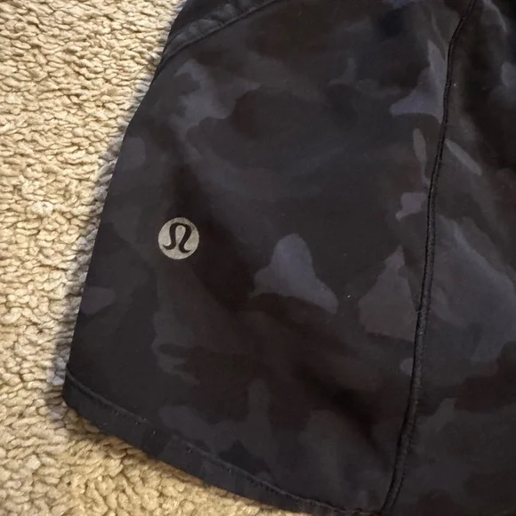 lululemon athletica Women's Black Camo Running Shorts - Track That Size 6 - Picture 3 of 3